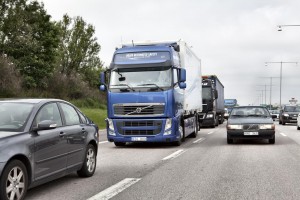volvo-trucks-develops-automated-queue-assistance-safety-system-36629_1