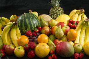 1280px-Culinary_fruits_front_view